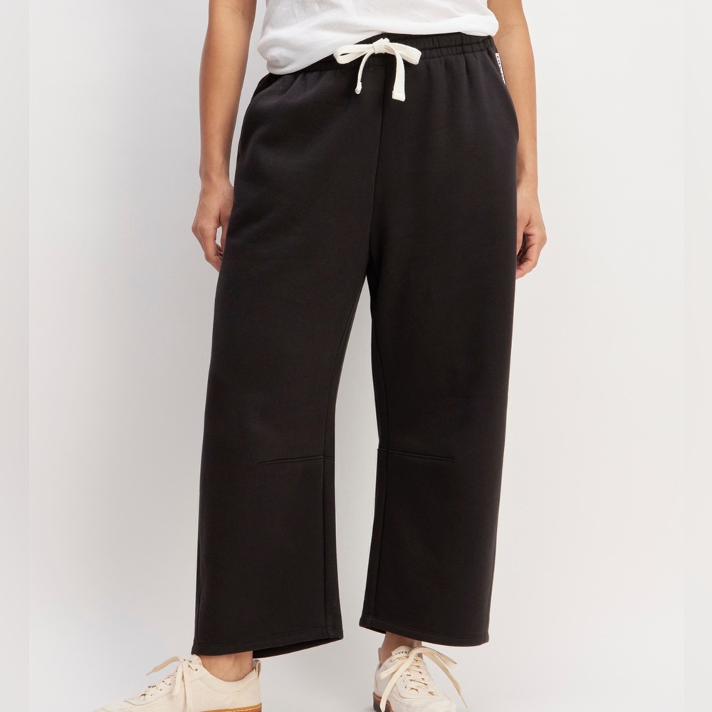 Everlane ReTrack Barrel Sweatpants in Black
Size XS